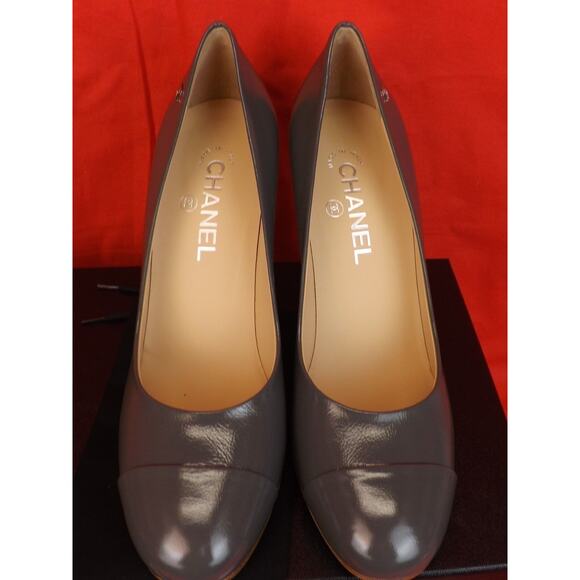 NIB CHANEL G31655 GRAY DISTRESSED LEATHER CC LOGO CAP TOE SILVER HEEL PUMPS 38 - Picture 9 of 12